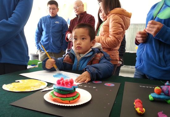 “五彩鹿兒童藝術(shù)展”舉辦 自閉癥兒童辦畫展