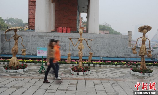 長沙舉辦稻草人藝術節 千款創意稻草人亮相