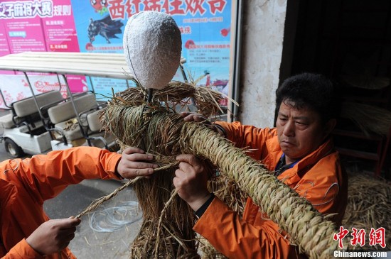 長沙舉辦稻草人藝術(shù)節(jié) 千款創(chuàng)意稻草人亮相