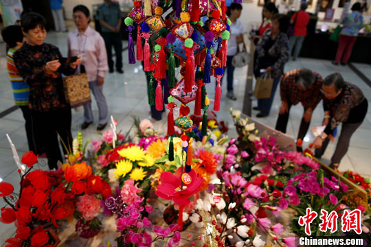 北京朝陽家庭文化節 “巧娘”作品扮靚潘家園