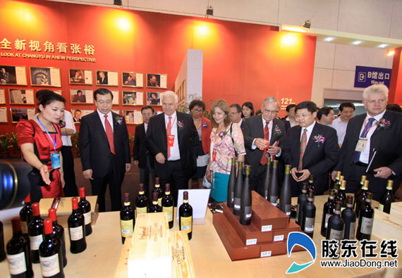 第七屆煙臺(tái)國際葡萄酒會(huì)開幕 世界目光聚焦港城