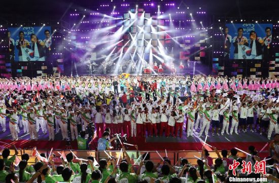 南京亞青會閉幕式上演青春音樂大狂歡（圖）