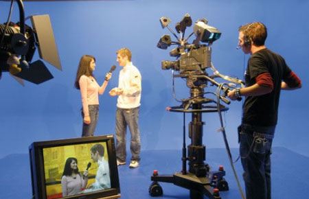 各行業(yè)年終獎盤點:有的發(fā)奔馳車 有的發(fā)衛(wèi)生巾