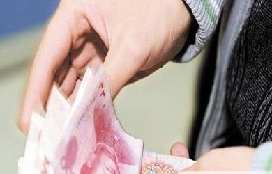 各行業年終獎盤點:有的發奔馳車 有的發衛生巾