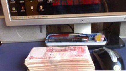 各行業年終獎盤點:有的發奔馳車 有的發衛生巾