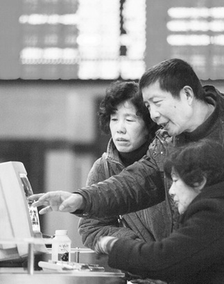 股民節前該持幣還是持股？