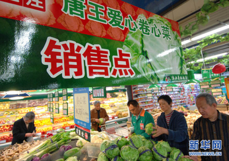 全國各地農(nóng)超對接救助“賣難”菜農(nóng)