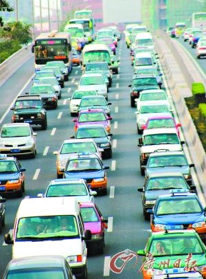 成品油價下調零售價難降 兩大石油巨頭賺瘋(圖)