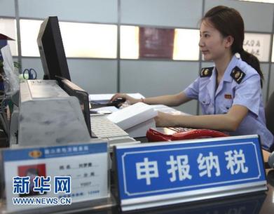 納稅人一次取得各種名目獎金可分?jǐn)偟?2個月中計(jì)稅