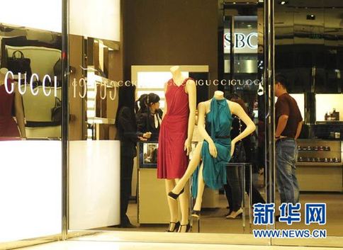 國際名牌為何在中國常耍“大牌”？