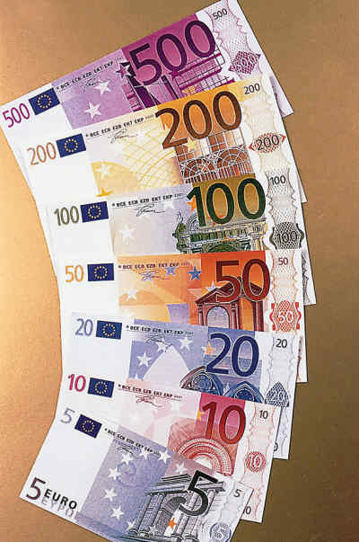 年薪十七萬繳稅七百元 香港稅單的“智慧”