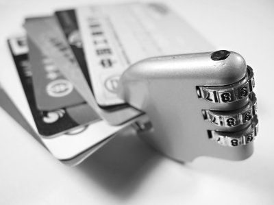 銀行內部人士爆料:信用卡不設密碼更安全