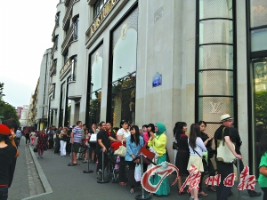 境外購物價差三四成 買奢侈品