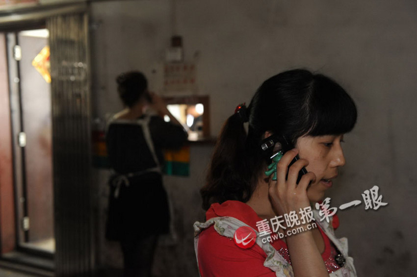 揭秘重慶點鈔女工的神秘生活 每天點鈔1.25噸