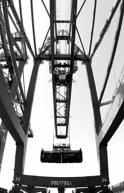 宏觀調(diào)控?fù)碛谐渥阏邇?/></p>

<p align=