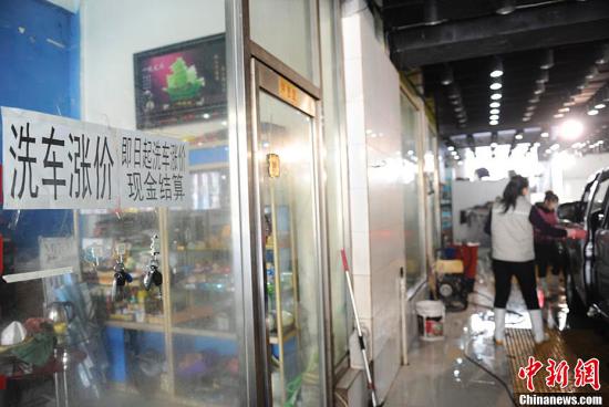 蛇年伊始多行業醞釀漲價 網民吐槽只有工資不漲