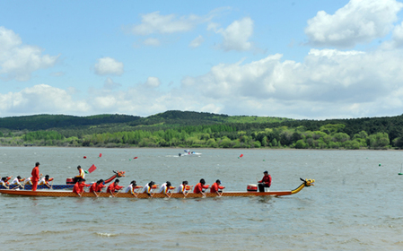 長春：賽龍舟迎接首個“中國旅游日”