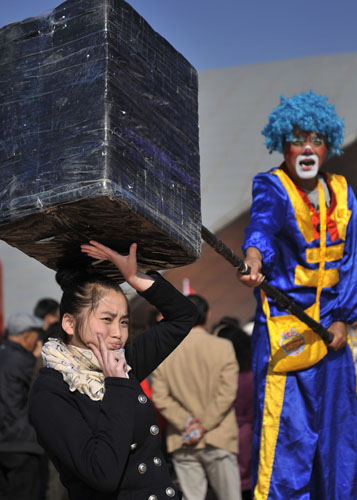 長影世紀城上演“滑稽狂歡節(jié)”