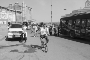 記者體驗:五種出行方式大比拼 乘公交最快