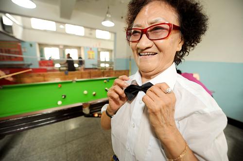 年過七旬“臺球奶奶”和她的臺球培訓班