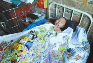 癱瘓男孩躺床上繡出3.8米十字繡 重拾信心