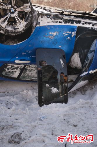 長春一新買寶馬車飛出十多米 上了路邊隔離帶