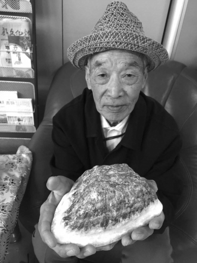 長春八旬老人垃圾箱內撿到7斤重的“五花肉”