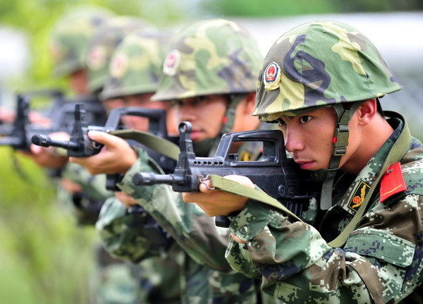 苦練精兵迎“八一”