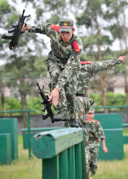 苦練精兵迎“八一”