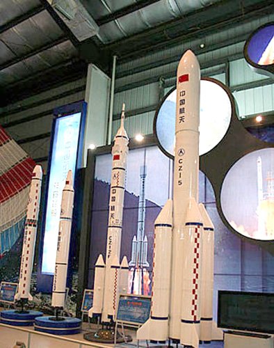 中國新一代運載火箭CZ-5亮相英國航展(圖)