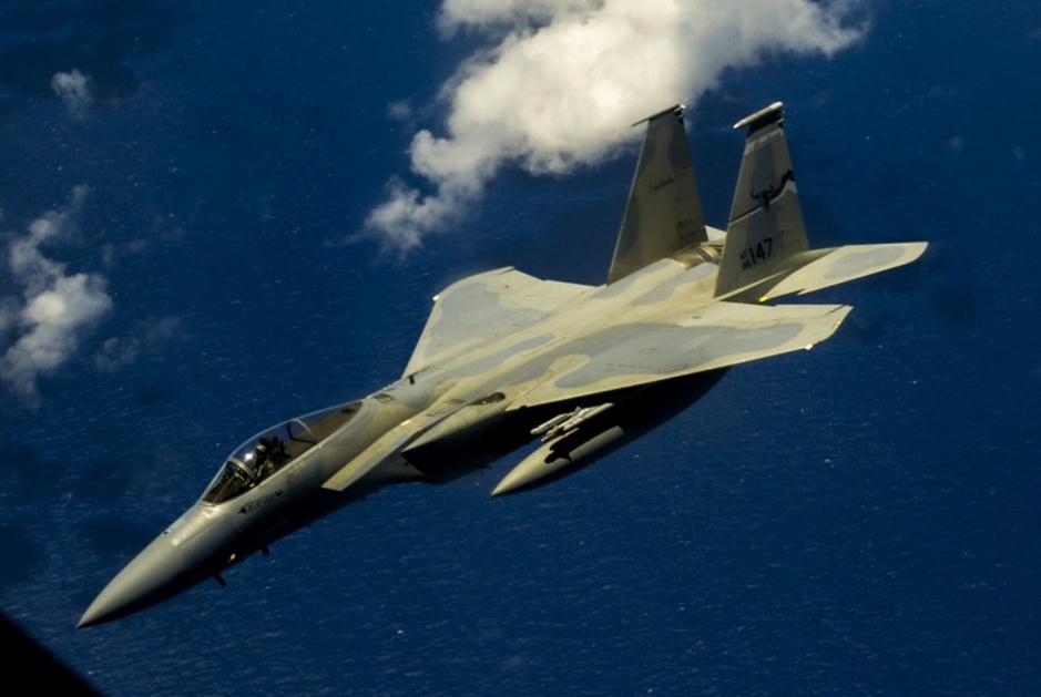 美空軍F-15F-16戰機群飛赴夏威夷參加環太軍演