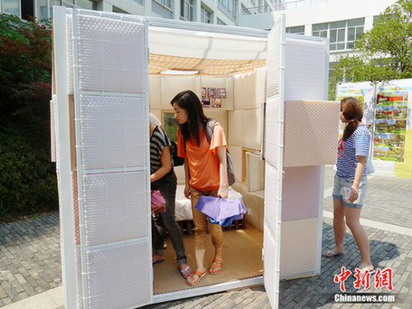 南京女大學(xué)生設(shè)計(jì)環(huán)保“便攜式蝸居”（圖）