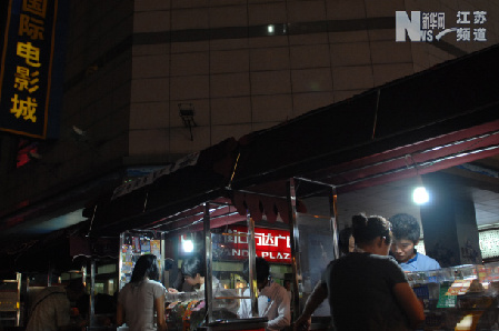 南京關閉景觀照明用電迎夏峰