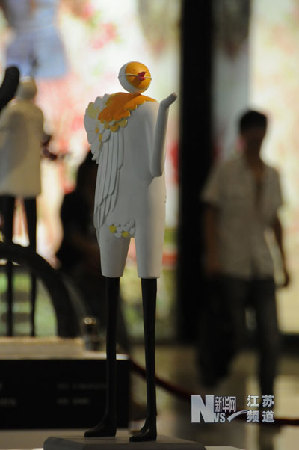 南京：商業(yè)區(qū)雕塑展 呼吁綠色環(huán)保