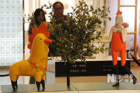 南京：商業(yè)區(qū)雕塑展 呼吁綠色環(huán)保