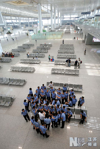 京滬高鐵南京南站通過運前檢查 售票系統啟用
