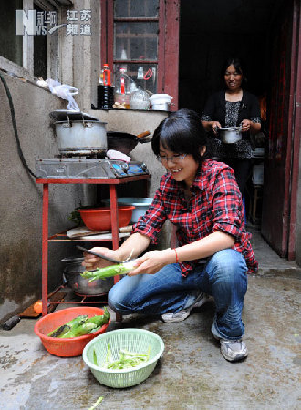 女大學(xué)生“清潔工”的鋼琴夢