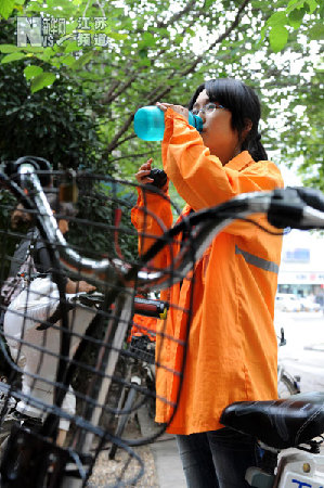 女大學生“清潔工”的鋼琴夢