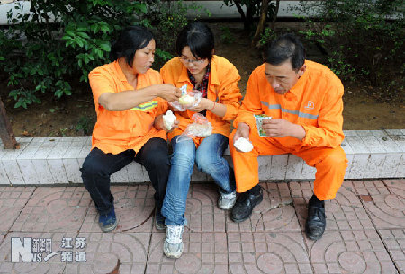 女大學生“清潔工”的鋼琴夢