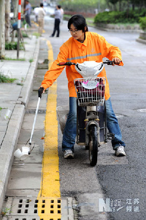 女大學生“清潔工”的鋼琴夢