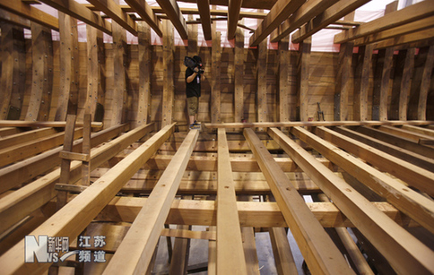 南京:“鄭和寶船”主船體結構落成