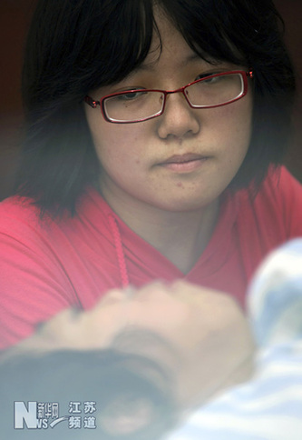 江蘇盱眙女孩“棄學救母”