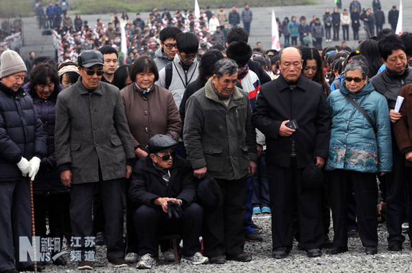 南京舉行國際和平集會悼念南京大屠殺30萬同胞遇難75周年