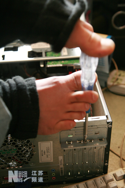 江蘇海安勵志小伙雙腳走出別樣人生