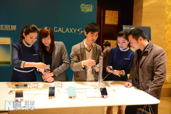 江蘇移動與三星聯(lián)合發(fā)布定制版GALAXY S4