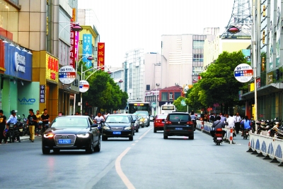 一條城市干道 何以建成13年未“開膛破肚”？