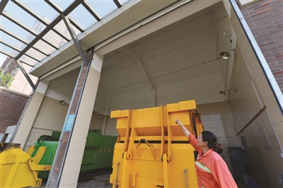 用手機遙控給公廁除臭 南京將全市推廣“飄香廁所”