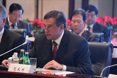 2011江蘇發展國際咨詢會議在寧開幕