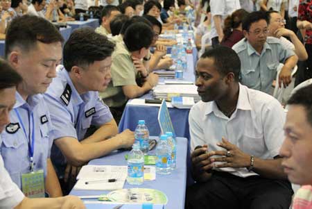 中國日報記者專訪南通市委常委、紀委書記莊中秋