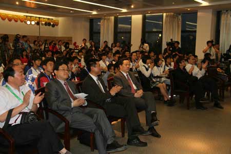 江蘇南京：諾獎得主與中國大中學生交流